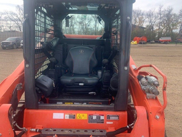 2017 Kubota SSV75 in Farming Equipment in Brandon - Image 4