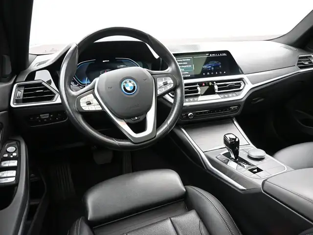 2022 BMW 3 Series 330e x-DRIVE PREMIUM ESSENTIAL PACKAGE, MOONRO dans Autos et camions dans Ville d’Halifax - Image 18