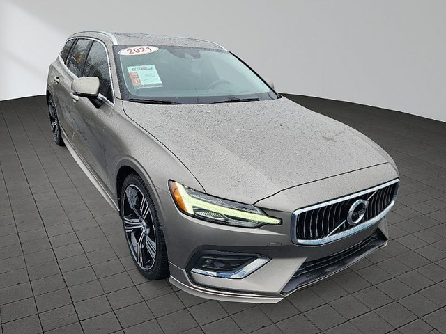 2021 Volvo V60 T6 in Cars & Trucks in Bedford - Image 4