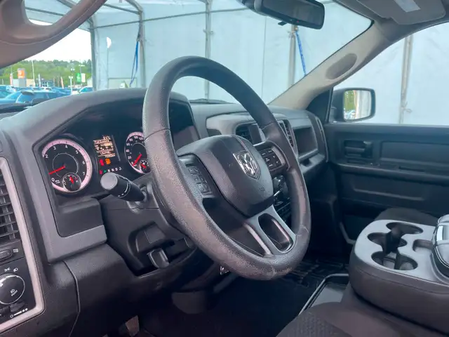 2020 Ram 1500 Classic NIGHT EDITION CREW 4X4 V8 *CARPLAY* BLUETO in Cars & Trucks in Laurentides - Image 4