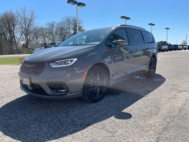 2022 Chrysler Pacifica Limited S Appearance with Panoramic Sunro in Cars & Trucks in Sarnia - Image 3
