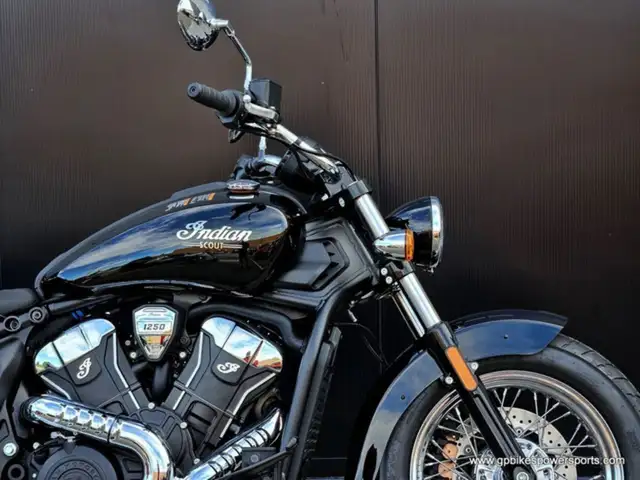 2025 Indian Motorcycles Scout Classic Black Metallic in Sport Touring in Oshawa / Durham Region - Image 15