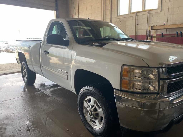 2012 Chevrolet Silverado K2500 HE in Cars & Trucks in Barrie - Image 3