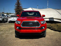 Stock#: 250595AThe 2018 Toyota Tacoma SR5 V6 4x4 Double Cab with a 6 ft box is a versatile and capab... (image 5)