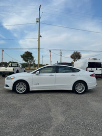 2013 FORD FUSION HYBRID SE with 4 Cylinder Engine 2.0L, auto ac, bluetooth, power window, power lock... (image 2)