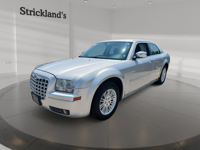 2010 CHRYSLER 300 C 4D SEDAN in Cars & Trucks in Stratford