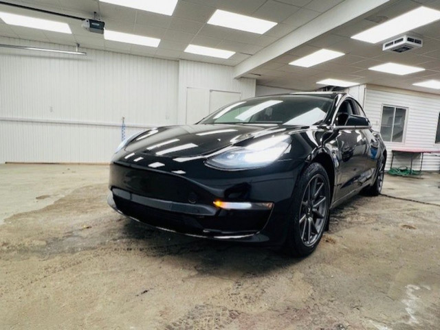 2020 Tesla Model 3 STANDARD RANGE + 1 PROPRIO GARANTIE 12m*FULL  in Cars & Trucks in Québec City