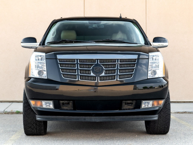 2012 Cadillac Escalade Luxury - Cooled Seats | Captain Seats | L in Cars & Trucks in Saskatoon - Image 2