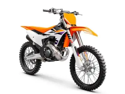 2024 KTM 300 SX SAVE $2604 RABAIS AVEC RABAIS DE $2604 = 26.61$/semaine (120 mois @ 7.99% + tx) 33.8...