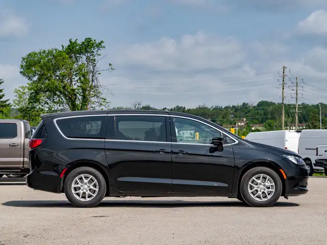 2025 Chrysler Grand Caravan SXT in Cars & Trucks in Barrie - Image 12