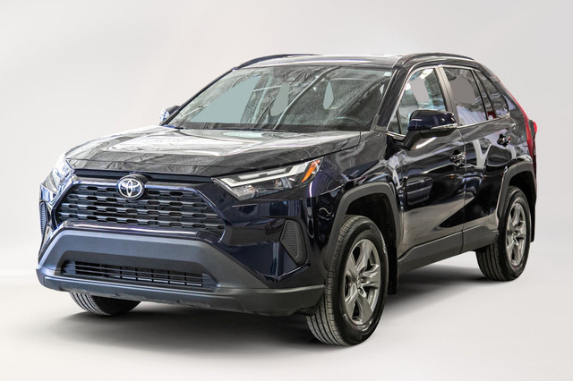 2022 Toyota RAV4 XLE AWD | MAGS | TOIT OUVRANT | CAMERA | CARPLA in Cars & Trucks in City of Montréal