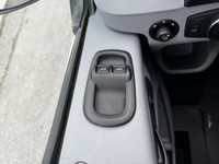 Ford Transit Van T-250 toit moyen 148 po PNBV de 9 000 lb porte coulissante côté passager 2018 à ven... (image 9)