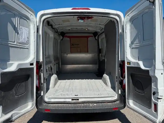 2016 Ford Transit Cargo Van T-150 130 MED RF 86 dans Autos et camions dans Ville de Toronto - Image 3
