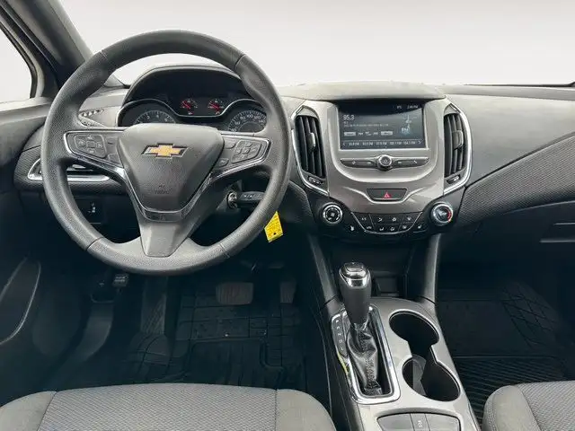 2017 Chevrolet Cruze LT | BACK UP CAM | HEATED SEATS | BLUETOOTH in Cars & Trucks in Calgary - Image 15