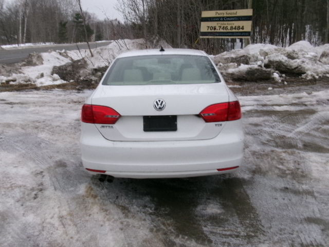 2013 Volkswagen Jetta Sedan Highline in Cars & Trucks in Muskoka - Image 3