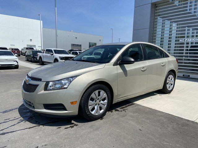 2014 Chevrolet Cruze 1LS in Cars & Trucks in Calgary - Image 4