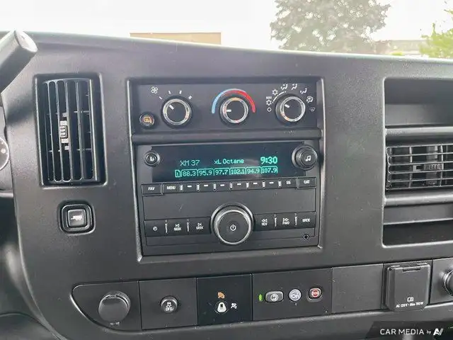 2022 GMC Savana Cargo Van CARGO | 6.6L V8 | A/C | Cruise | Park in Cars & Trucks in Guelph - Image 15