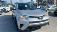 Le Toyota RAV4 LE 2016 est un VUS compact polyvalent, pratique et fiable. Avec un design moderne, un... (image 2)