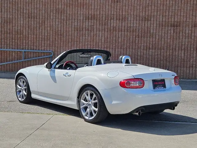 2013 Mazda MX-5 GT-HARD TOP CONVERTIBLE-6 SPEED dans Autos et camions dans Ville de Toronto - Image 9