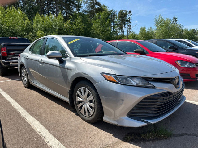 2019 Toyota Camry LE - Apple CarPlay in Cars & Trucks in Moncton - Image 2