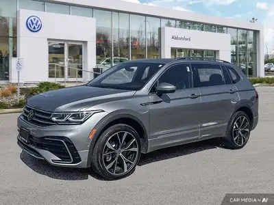 This Volkswagen Tiguan delivers a Intercooled Turbo Regular Unleaded I-4 2.0 L/121 engine powering t...
