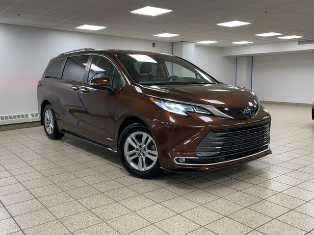 2021 Toyota Sienna Hybrid LIMITED in Cars & Trucks in Calgary