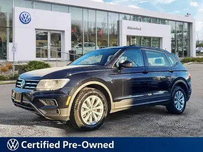 This Volkswagen Tiguan boasts a Intercooled Turbo Regular Unleaded I-4 2.0 L/121 engine powering thi...