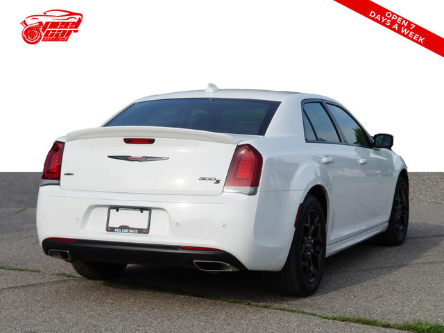 2023 Chrysler 300 S V6, Panoramic Roof, Alloys, Apple Carplay. in Cars & Trucks in Mississauga / Peel Region - Image 4