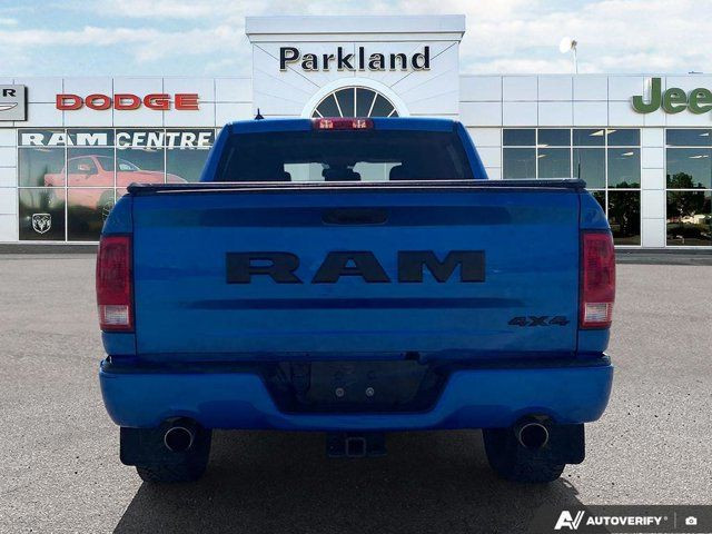 2020 Ram 1500 Classic Express Night Edition Crew 4x4 Hemi Nav in Cars & Trucks in St. Albert - Image 4