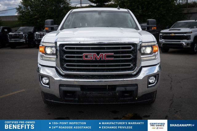 2018 GMC Sierra 2500HD SLE6.0L | CERTIFIED PRE-OWNED in Cars & Trucks in Calgary - Image 2