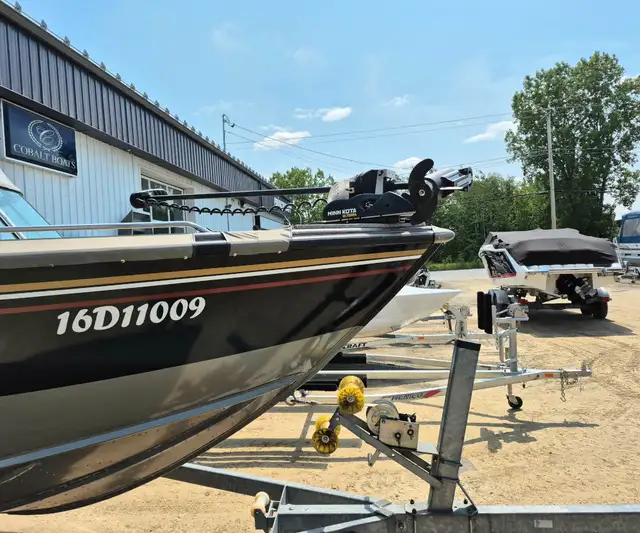 2005 Lund Boats Baron in Powerboats & Motorboats in Sherbrooke - Image 11
