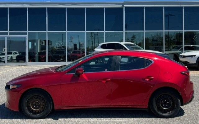 2019 Mazda Mazda3 Sport GS Auto FWD / 2 SETS OF TIRES in Cars & Trucks in Ottawa - Image 2