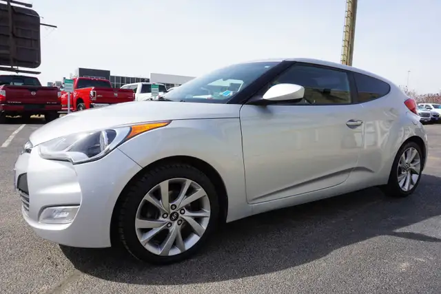 2017 Hyundai Veloster in Cars & Trucks in Oakville / Halton Region - Image 4