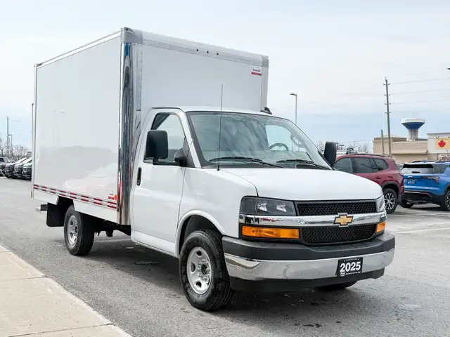 2025 Chevrolet Express Cutaway Work Van 4.3L V6 WITH REMOTE E... in Cargo & Utility Trailers in Ottawa - Image 9