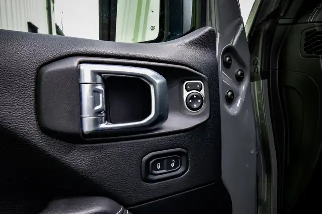2021 Jeep Wrangler Sahara Unlimited • SIDE STEPS • CP/AA• R-V CA in Cars & Trucks in Ottawa - Image 12
