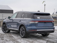 Cooled Leather Seats, Full Rear Console! Full of amazing design both inside and out, this Lincoln Av... (image 3)