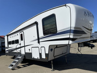 2022 Arcadia 3370BH FW BUNKS/Discounted Price!
