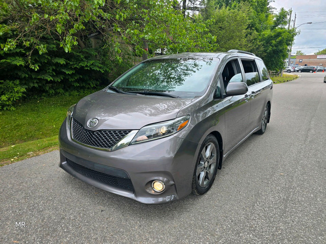 2015 TOYOTA SIENNA SE Leather Heated Seats, Reverse camera, P. s in Cars & Trucks in City of Toronto - Image 2