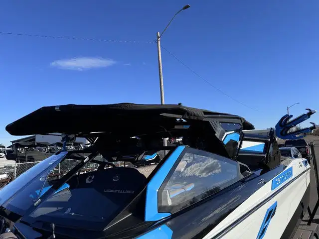 2025 Centurion Ri245 in Powerboats & Motorboats in Kelowna - Image 4