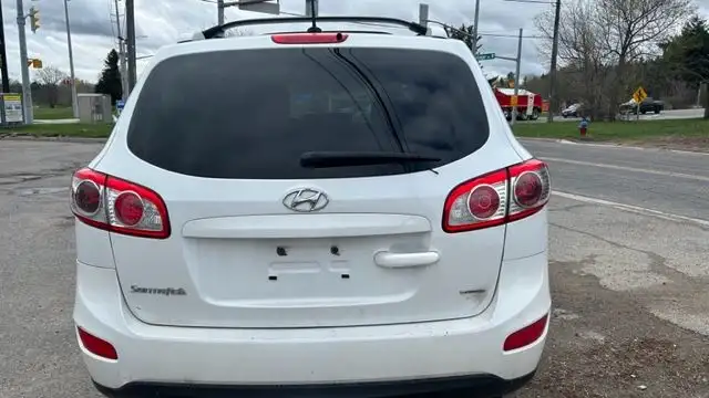 2012 Hyundai Santa Fe GL in Cars & Trucks in Oakville / Halton Region - Image 6
