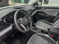 Former Daily Rental: Window Grid And Roof Mount Diversity Antenna, Variable Intermittent Wipers, Ure... (image 9)