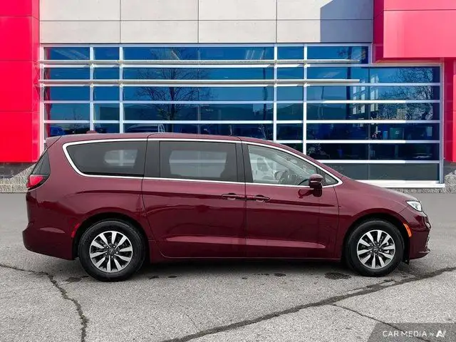 2022 Chrysler Pacifica Hybrid Touring L | Leather | Hybrid in Cars & Trucks in Guelph - Image 8