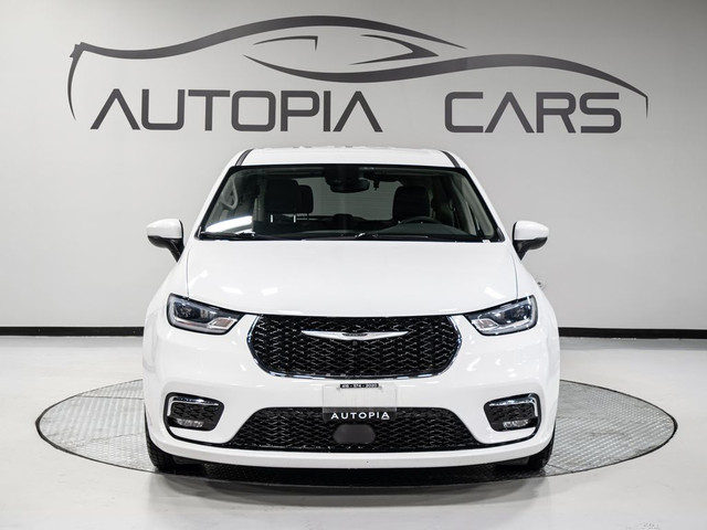 2023 Chrysler Pacifica Hybrid TOURING L 2WD PLUG IN HYBRID 6 PAS in Cars & Trucks in City of Toronto - Image 2