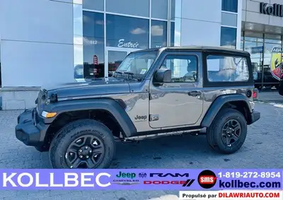 This Jeep Wrangler boasts a Regular Unleaded V-6 3.6 L/220 engine powering this Manual transmission....