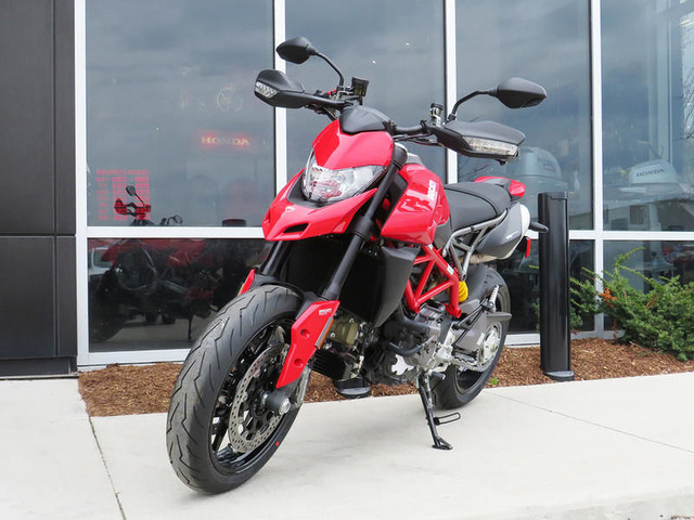 2023 Ducati Hypermotard 950 Ducati Red in Sport Bikes in Cambridge - Image 4