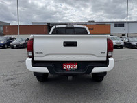 This 2022 Toyota Tacoma Crew Cab Pickup is built for adventure and practicality. Its four-wheel driv... (image 5)