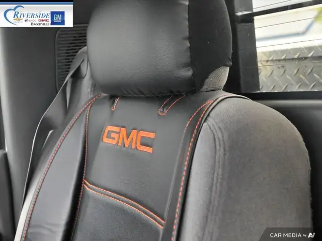2006 GMC Sierra 2500HD SL in Cars & Trucks in Brockville - Image 26