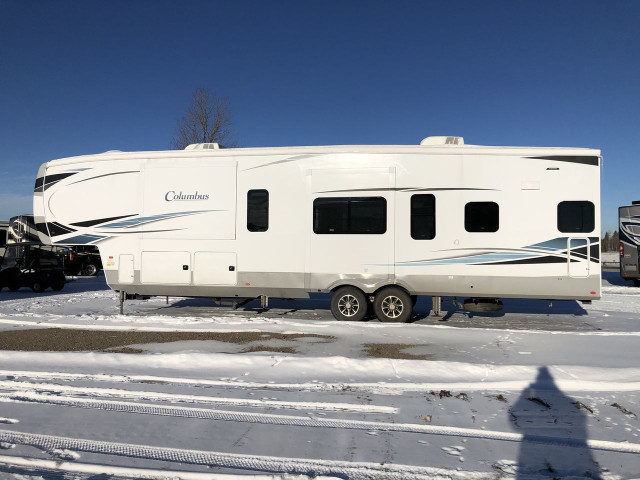 2023 Forest River Columbus 384RK  5th Wheel - Rear Kitchen  in Travel Trailers & Campers in St. Albert
