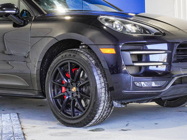 2016 Porsche Macan Turbo- Sunroof - Leather - Heated / in Cars & Trucks in Barrie - Image 4