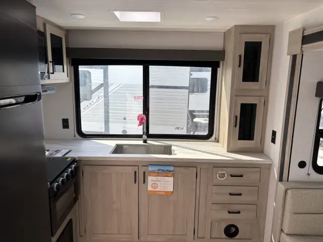 2025 ,Della Terra,East to West,Forest River 263RK in Travel Trailers & Campers in Prince Albert - Image 10